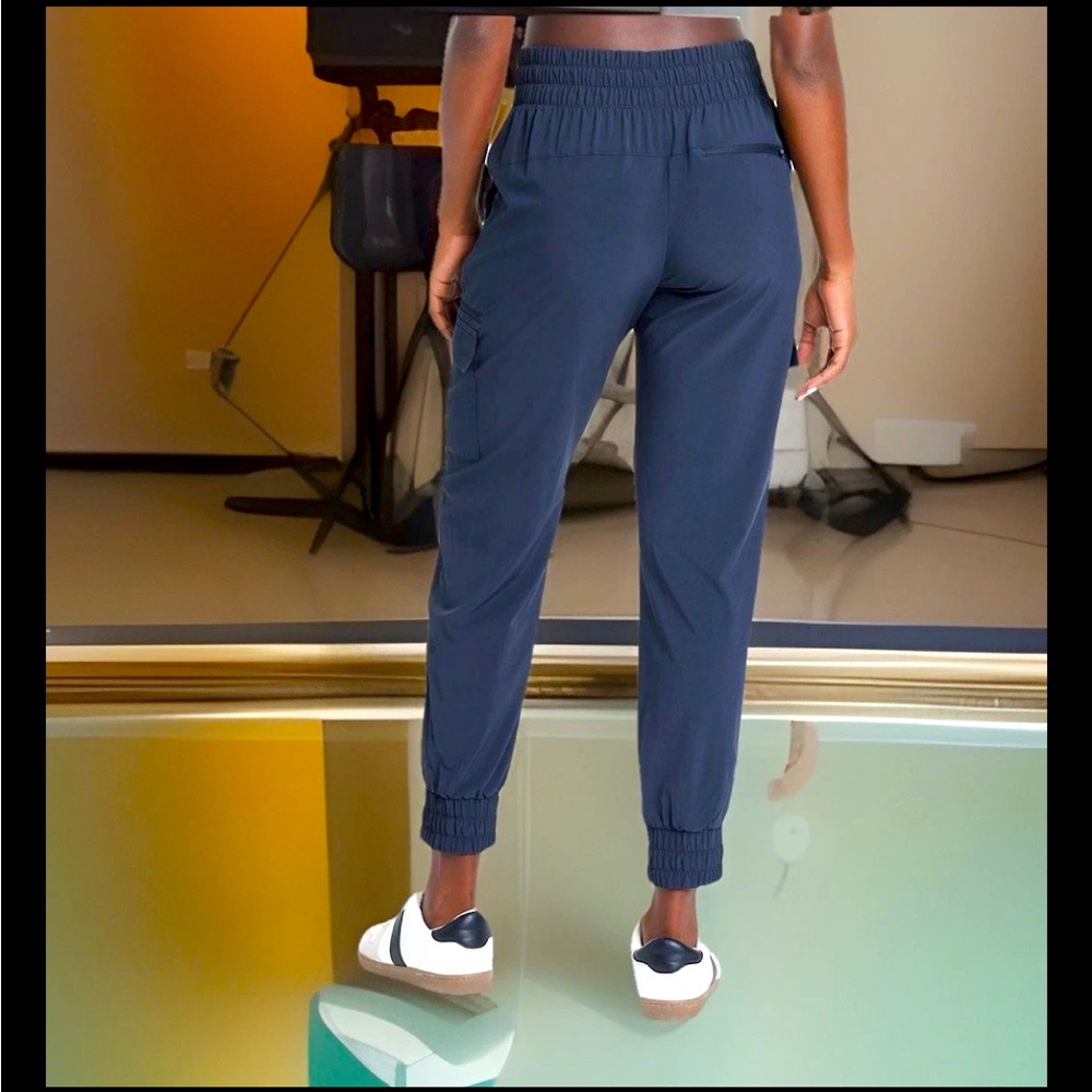 All In Motion Women's Cargo Navy Blue 4-Way Stretch Light Mid-Rise Jogger Pants - Picture 4 of 11